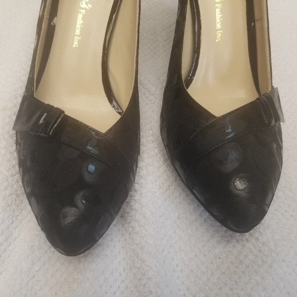 Basic black all leather pump. - Picture 7 of 7